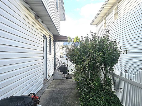 79 Bartow St