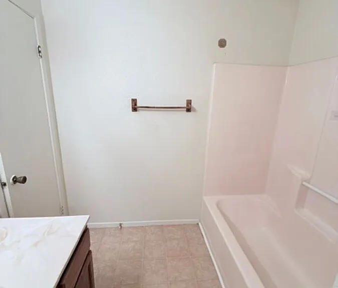 1202 Royal Crest Dr — Photo 38