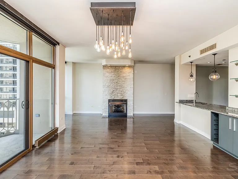 21 E Huron St #1207 — Photo 19