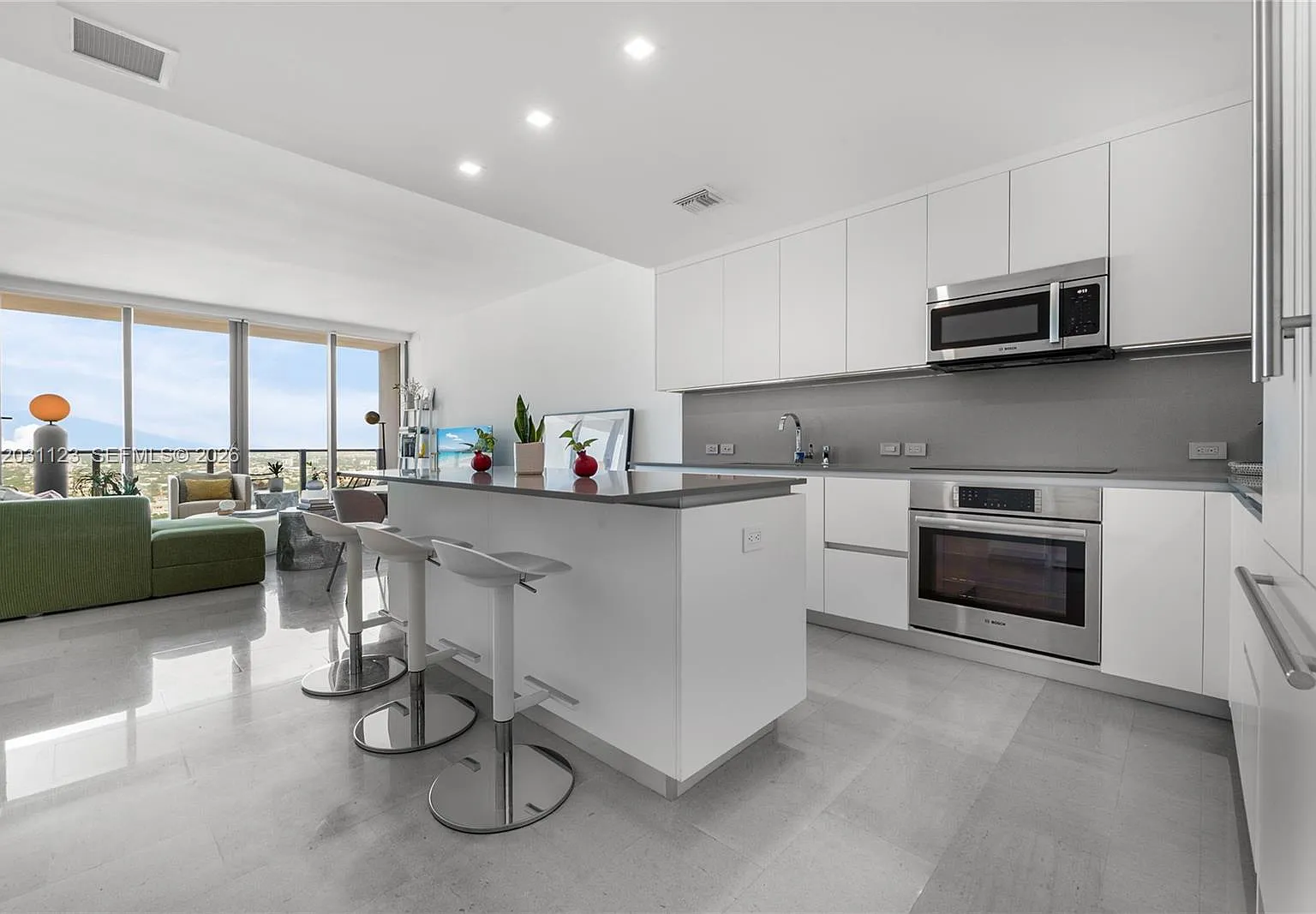 Rise Condo — Photo 3