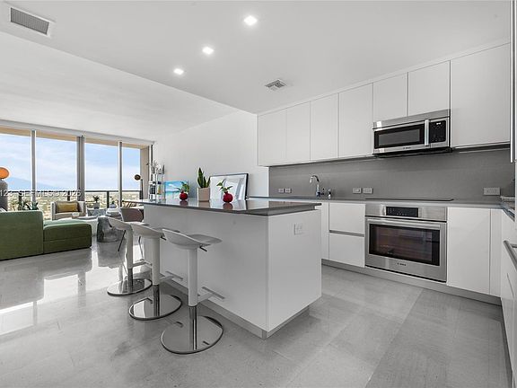 3rd image of 88 SW 7th St APT 3208