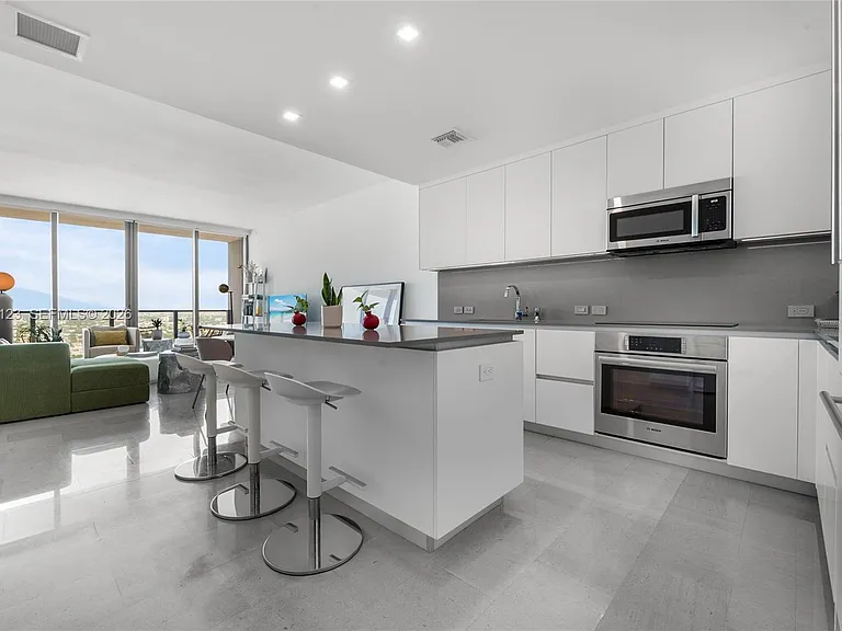 88 SW 7th St #3208 — Photo 3