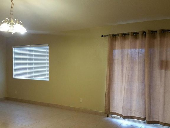 3rd image of 606 E Agua Del Oro Cir