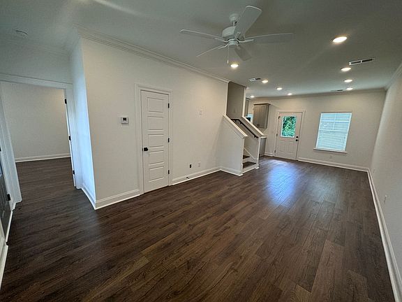 4th image of 576 Meadow Crest Cir