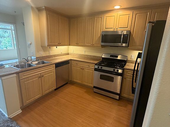 3rd image of 2313 Watermarke Pl