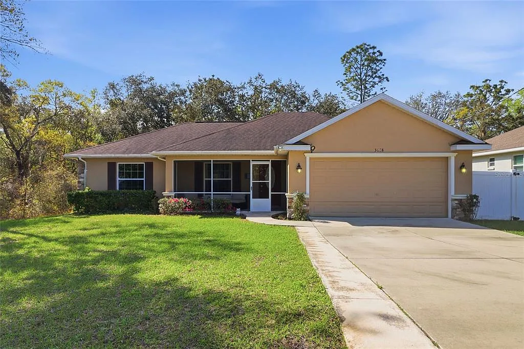 3 bed, 2.0 bath, 1411 sqft, $1,700 — Photo 1