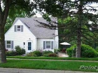 2225 Simpson St, Dubuque, IA 52003