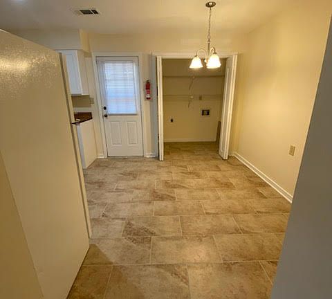 2nd image of 1444 Oakwood Dr #C