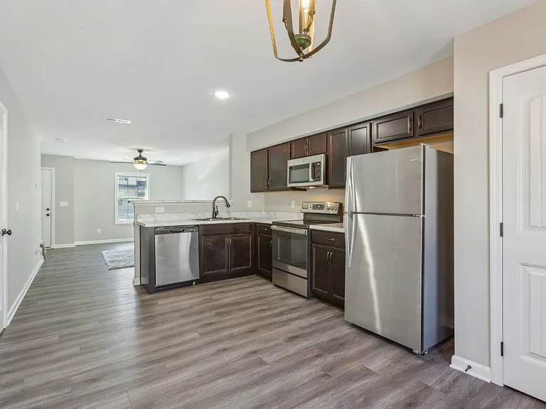 Center Pointe Townhomes — Photo 4