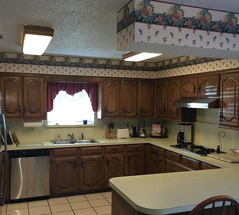 3rd image of 2404 Huntington Dr