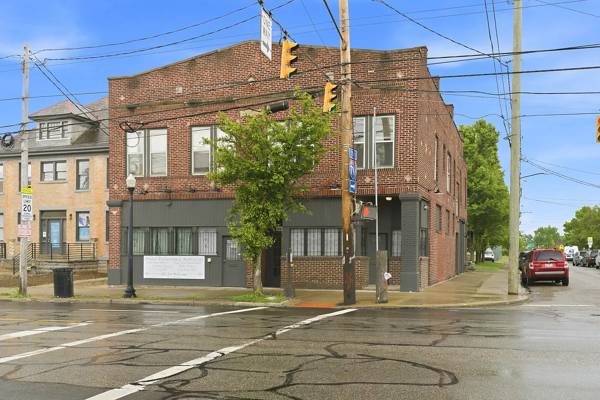 Building Photo - 1445 E Main St #A