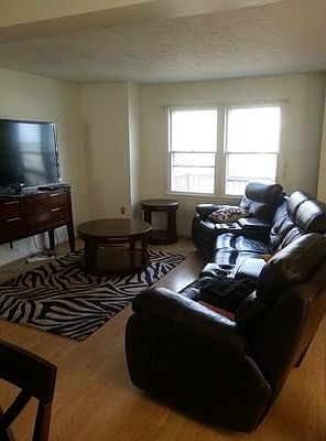 2nd image of 669 Pleasant St Unit 1