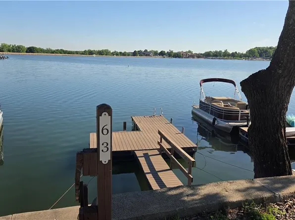 196 Glenview West St, Lake Quivira, KS 66217