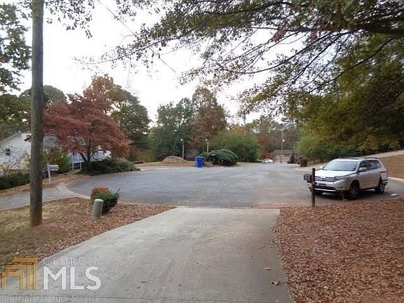 3rd image of 305 Hilltop Ln