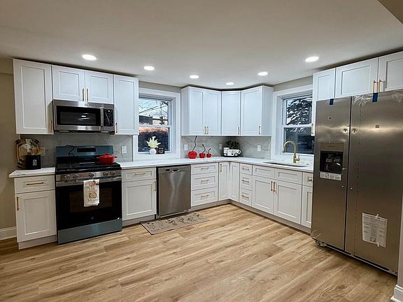 3rd image of 2 Yale Rd