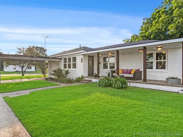 523 W 4th St, Stroud, OK 74079