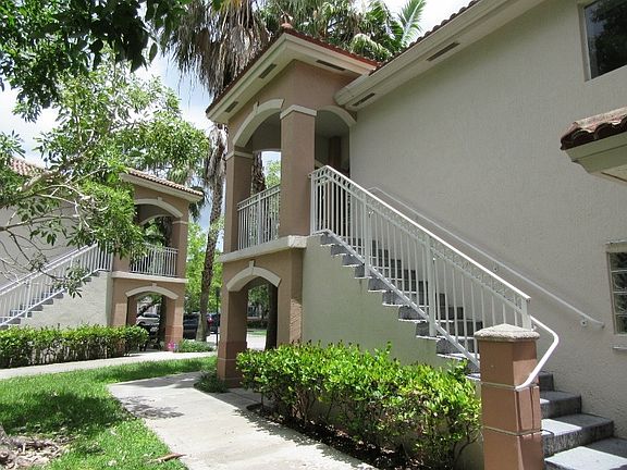4th image of 2731 SE 12th Pl Unit 206
