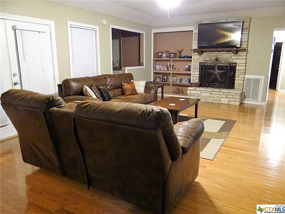 3rd image of 507 River Oak Dr