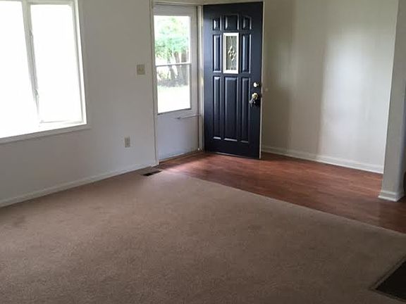 4th image of 5210 N Arlington Ave