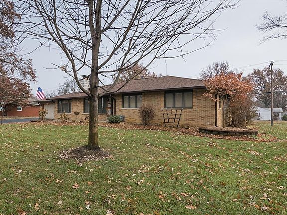3rd image of 24 Oaklawn Dr