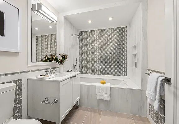 4th image of 344 W 72nd St APT 1204