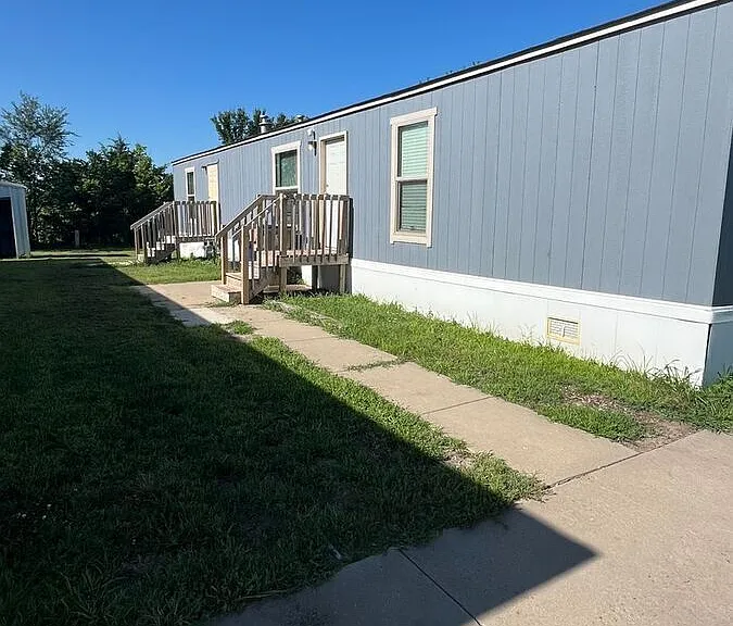 675 E Mills Dr — Photo 2