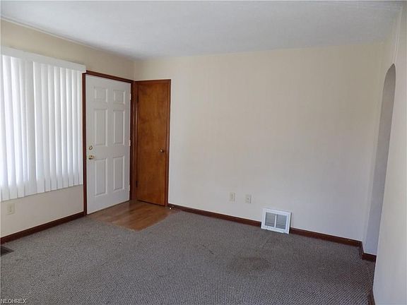 5th image of 377 E 45th St
