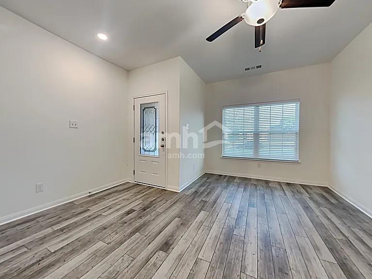 1211 Treeta Trl — Photo 9