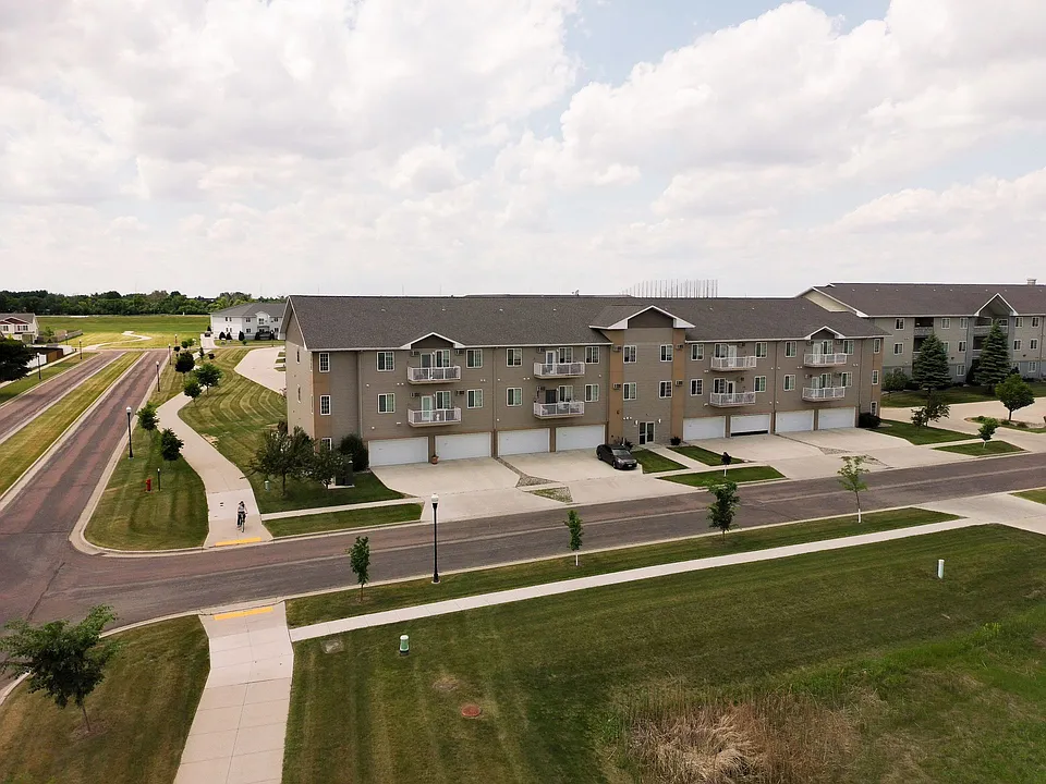 2681 Whispering Creek Cir S