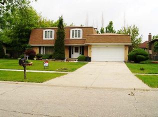 1926 McAdam Rd, Darien, IL 60561