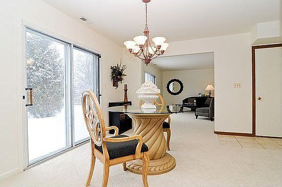 Dining rm exits to Lg Deck