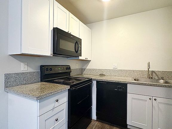 5th image of 1425 Magnolia Ave APT 11