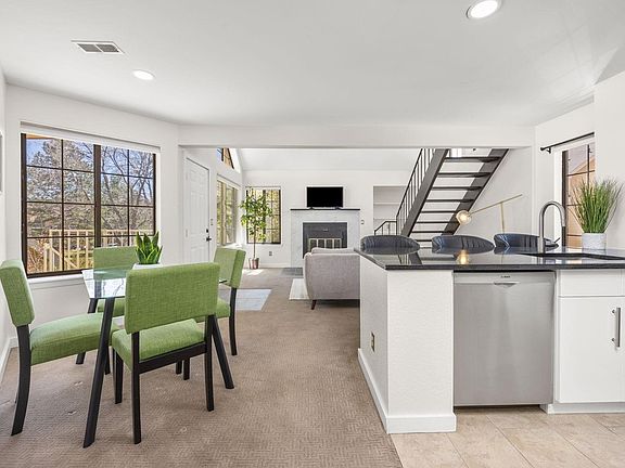 4th image of 5904 Gunbarrel Ave #B