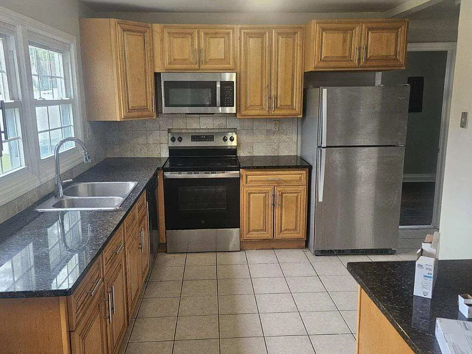 36 Newtown Ln
