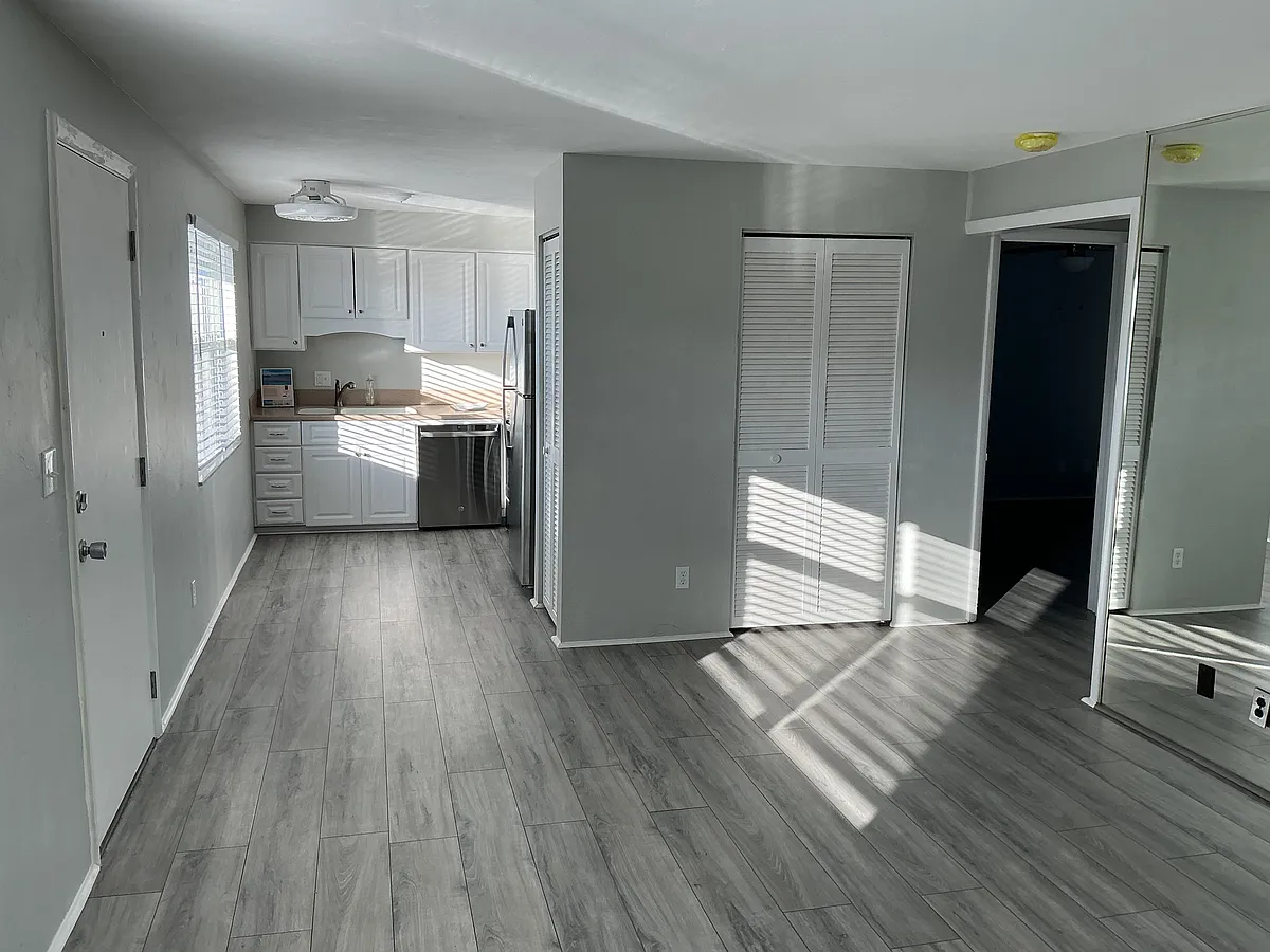 Building Photo - 850 Palm St #D8