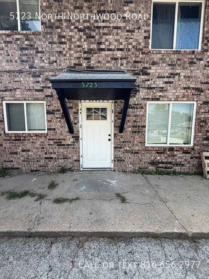 Charming 2BR/1BA Apartment in Northland KC Available Now! — Photo 1