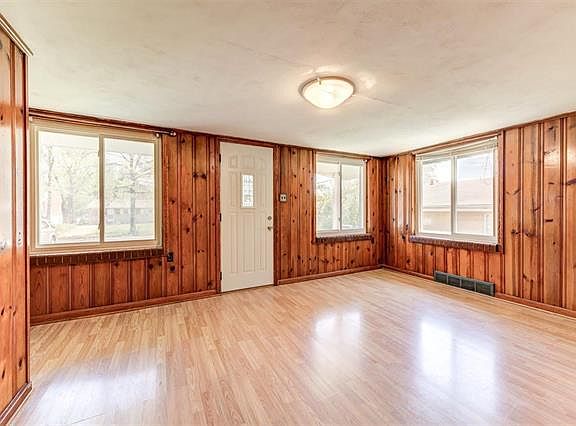 3rd image of 4075 Esseldale Dr