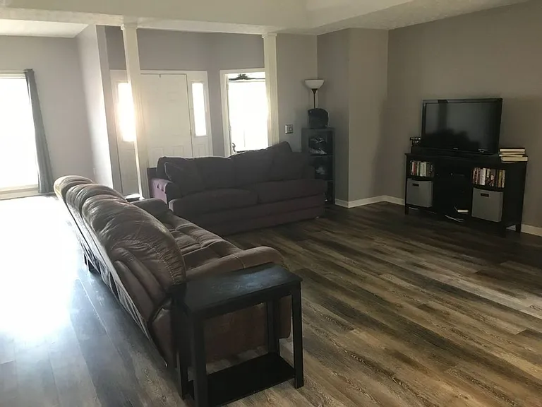 5577 Terrace Pointe Ct — Photo 7
