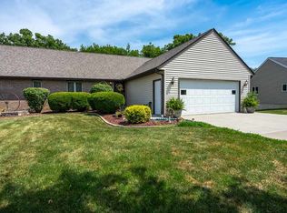 3301 Valley Oaks Ct, Clinton, IA 52732