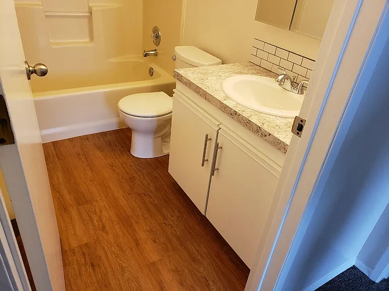 5688 Eagle Pkwy — Photo 7