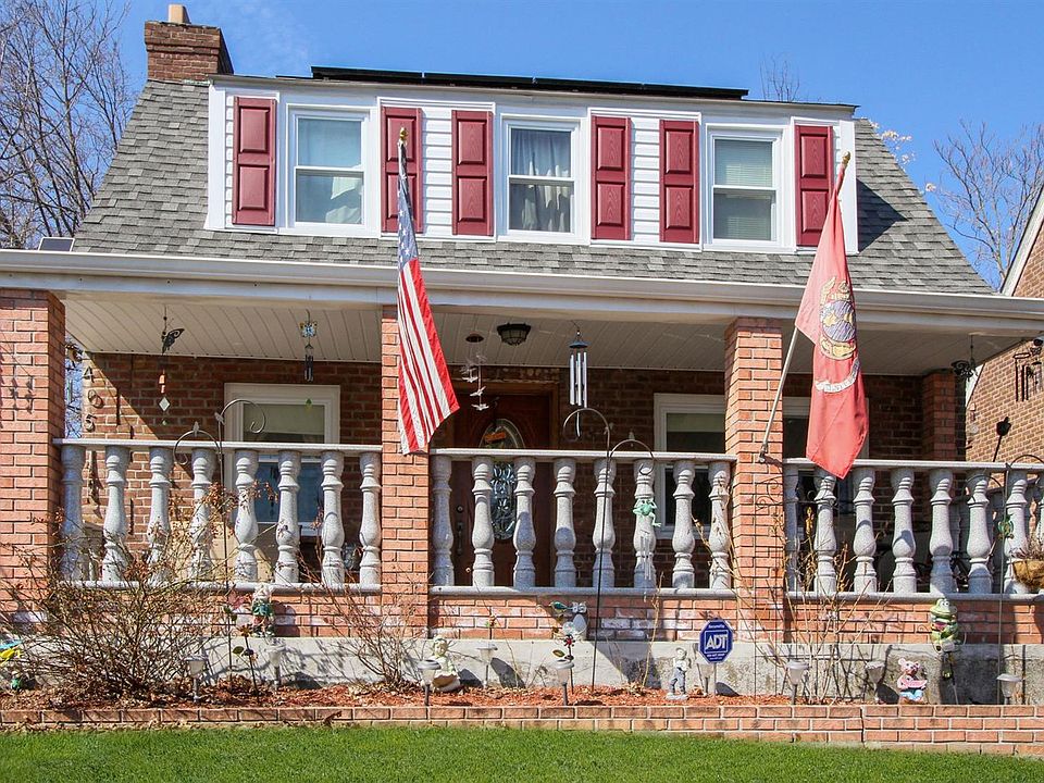 Fully updated colonial in Newburgh!