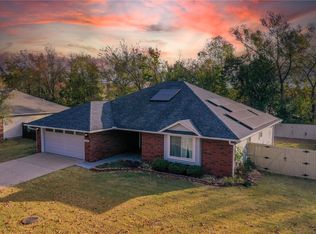 3082 N Pyrite Dr, Fayetteville, AR 72704