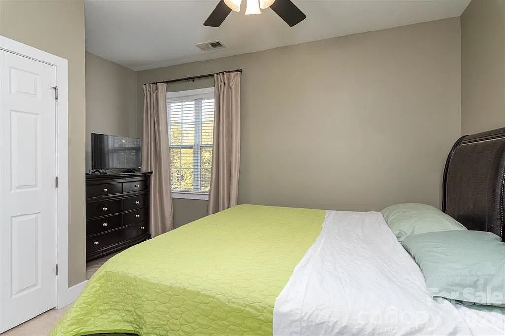 2 bed, 1118 sqft, $1,800 — Photo 4