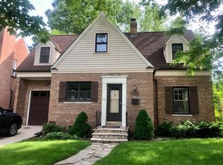 6675 N Sioux Ave, Chicago, IL 60646