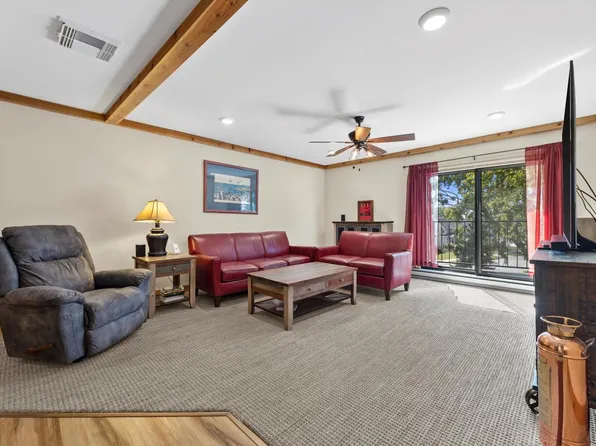 320 East Pleasant STREET #306, Oconomowoc, WI 53066