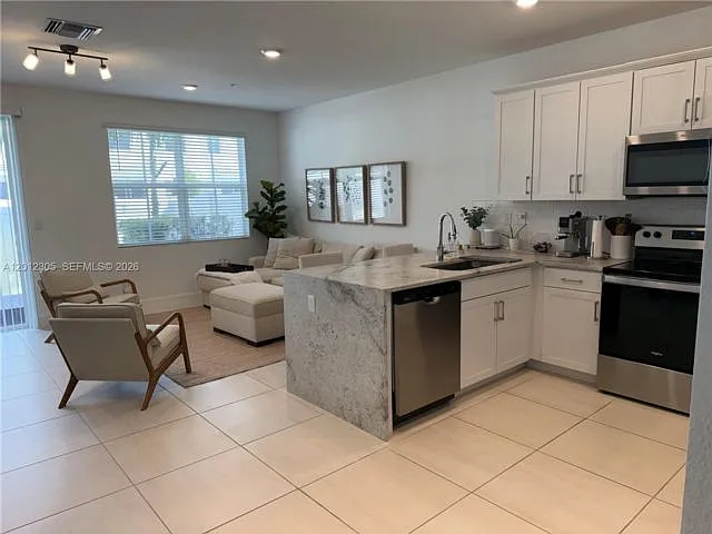 125 SW 171st Way — Photo 7