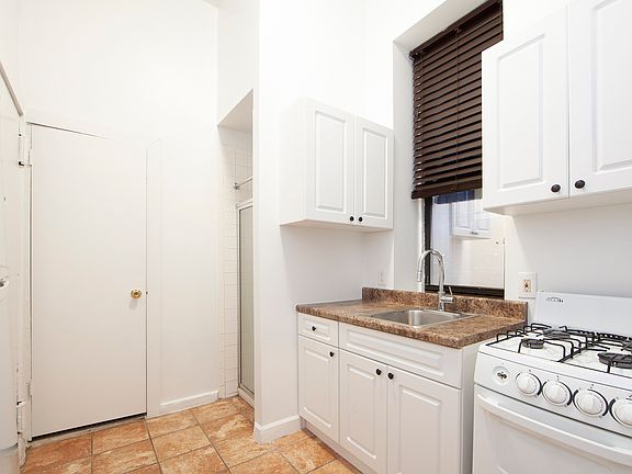 5th image of 213 E 10th St APT 4