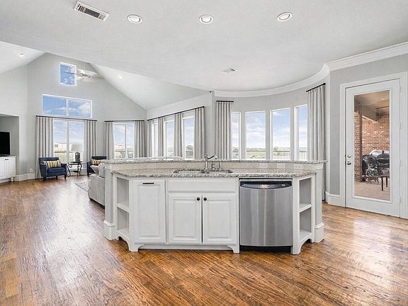 3rd image of 123 Ranch House Rd