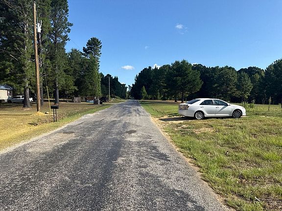 4th image of 32 White Rogers Rd