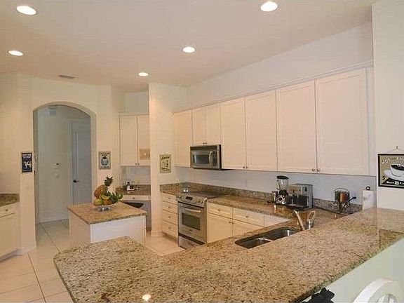 5th image of 9050 Castle Harbour Cir